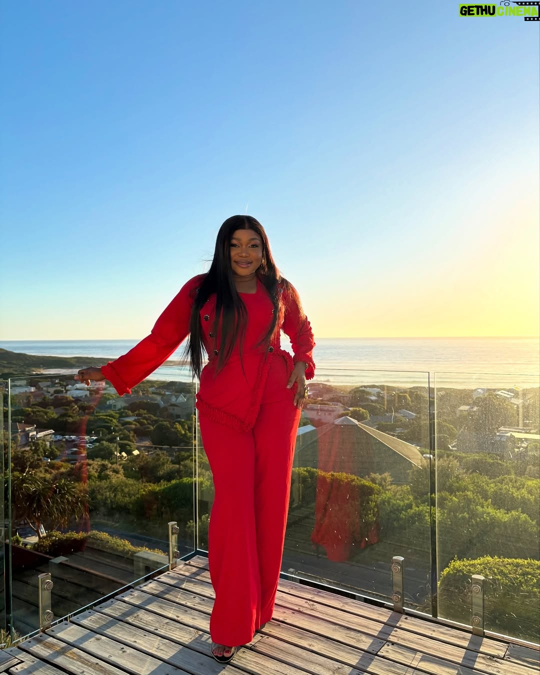 Ruth Kadiri - 83.3K Likes - Dear lord… may anyone reading this live life and prosper🙏 amen❤️
Outfit by @beunique_wears