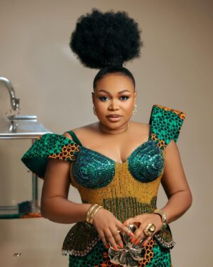 Ruth Kadiri Instagram - AKWA IBOM❤️ hit or MISS??
@iniedo 
Outfit @oga_okoro 
Styling @doziejacobs 
Makeup @makeupwithtemi
Hairstyling @hairbystargreat.ng
Photography @mavstudios_