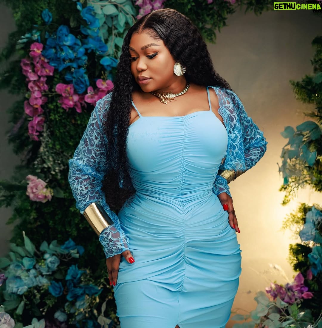 Ruth Kadiri - 98K Likes - Flowery and bright!!!!
Is everything I feel…
Happy birthday to me..
Styled @by_mickeycreates
Photo @edos_artistry
Hairstylist @ids_touch
Makeup @austas_place