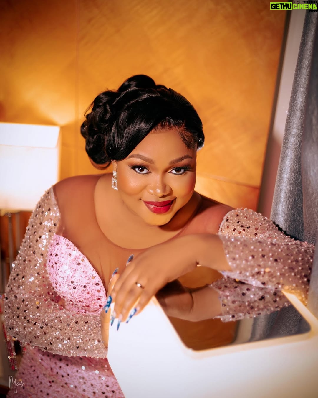 Ruth Kadiri - 119.1K Likes - As a woman and a film maker, I’ve learnt to create my own visual style, shuttling between the world of MAKE-BELIEVE And REALITY To Share my mind with the world through my lense. And through God I have seen hearts healed through my stories. It’s my purpose and I’ve found peace with it. #womaninfilm
#ruthkadirifilms #icametowin
Outfit @oga_okoro