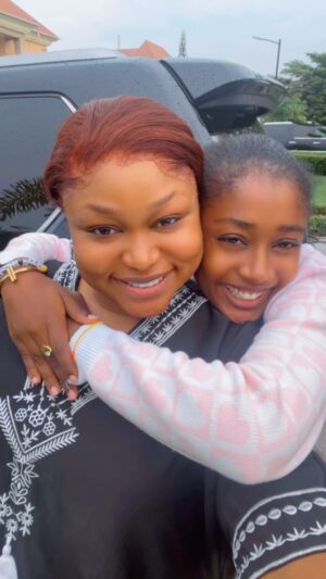 Ruth Kadiri Instagram - One year later!!!! See how far we’ve come! Happy birthday to my youngest baby… I love you and I promise to walk through this journey of self discovery with you💋 @annabelapara_ 
HAPPY BIRTHDAY. ANGEL👸