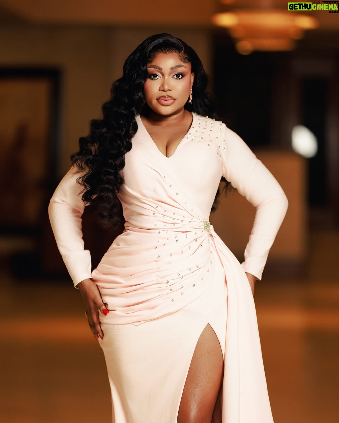 Ruth Kadiri - 73.4K Likes - Last night was an absolute blassssssstttt….. 😂😂😂😂 I sleep leave my guest😂 thank you all for your love. Prayers and your birthday wishes….
Drop that ❤️ emoji