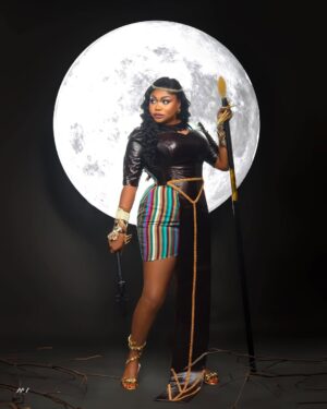 Ruth Kadiri Instagram - Stepped out for @iyaboojofespris  for #labakeolododo #labakeolododopremiere 

Outfit @oga_okoro 
Styling @doziejacobs 
Photography @mavstudios_
Accessories @neefamoaccessories
Makeup : @bare2beauty