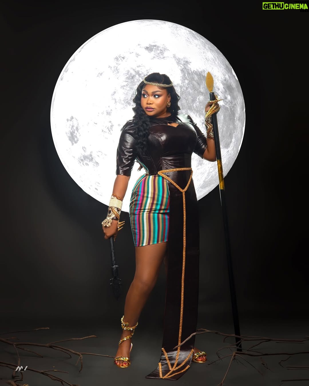 Ruth Kadiri - 125.5K Likes - Stepped out for @iyaboojofespris for #labakeolododo #labakeolododopremiere
Outfit @oga_okoro
Styling @doziejacobs
Photography @mavstudios_
Accessories @neefamoaccessories
Makeup : @bare2beauty