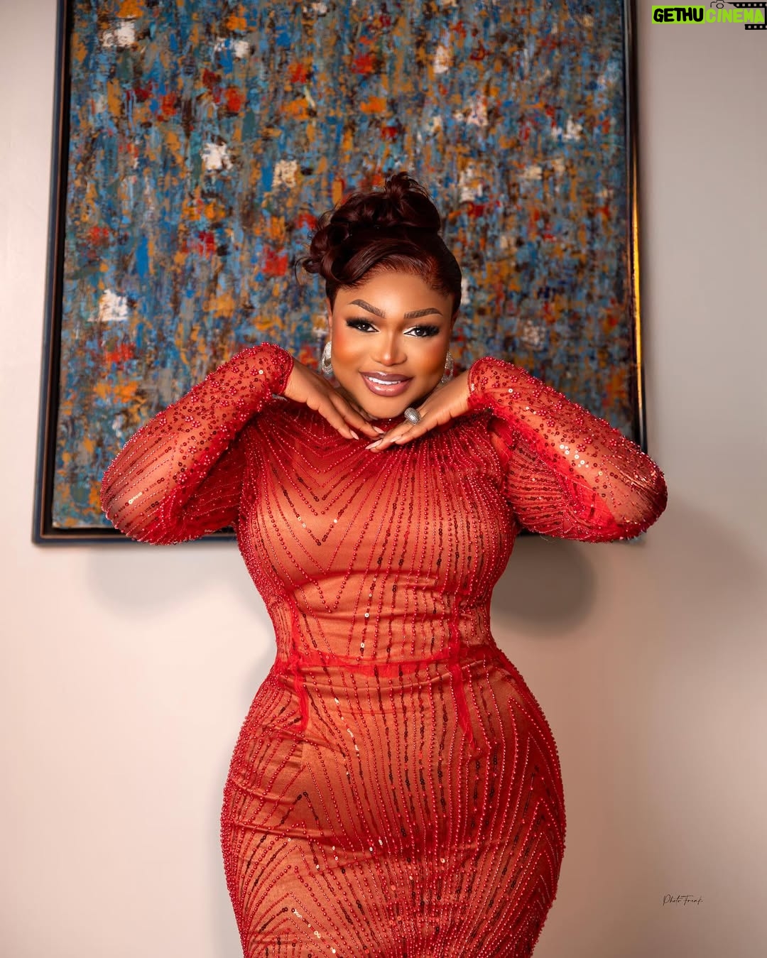 Ruth Kadiri - 314.9K Likes - Shoot put together by @houseofama
Outfit : @houseofama
Kids outfit @royalty_by_meredith
Make up @austas_place
Hair by @ids_touch
Photography by @officialphotofreak
Love lives here!❤️