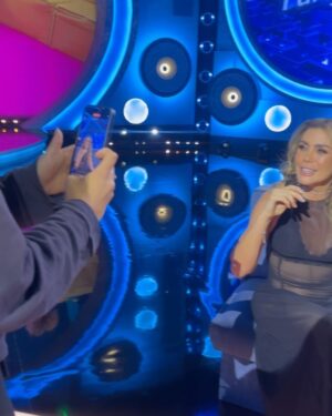 Sabine Moussier Instagram - Sabine Moussier @sabineoficial  @lacasafamososmx 
Makeup @tania_makeup__  Hair @regreghair 

#lcdlf2 #lacasadelosfamososmx #makeup #hair #glam #show #reality #televisa #makeupbytaniapalomino #tv