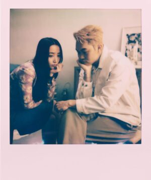 Sabrina Cheung Instagram - “the story about the unequal love between us”

你不是可有可無的 
1 APR 12:00 叱咤樂壇首播 
4 APR 00:00 on all streaming platforms 

曲：張蔓莎 陳可為 @howaichan_ 
詞：黃偉文 @concertyy 
編：Justin Yau @justinyauyan 
監：徐    浩 @terrychui22 
主唱：張蔓莎 胡子彤

📸: @hoyin626