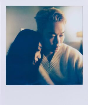Sabrina Cheung Instagram - “the story about the unequal love between us”

你不是可有可無的 
1 APR 12:00 叱咤樂壇首播 
4 APR 00:00 on all streaming platforms 

曲：張蔓莎 陳可為 @howaichan_ 
詞：黃偉文 @concertyy 
編：Justin Yau @justinyauyan 
監：徐    浩 @terrychui22 
主唱：張蔓莎 胡子彤

📸: @hoyin626