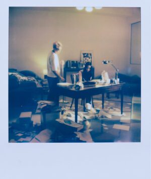 Sabrina Cheung Instagram - “the story about the unequal love between us”

你不是可有可無的 
1 APR 12:00 叱咤樂壇首播 
4 APR 00:00 on all streaming platforms 

曲：張蔓莎 陳可為 @howaichan_ 
詞：黃偉文 @concertyy 
編：Justin Yau @justinyauyan 
監：徐    浩 @terrychui22 
主唱：張蔓莎 胡子彤

📸: @hoyin626
