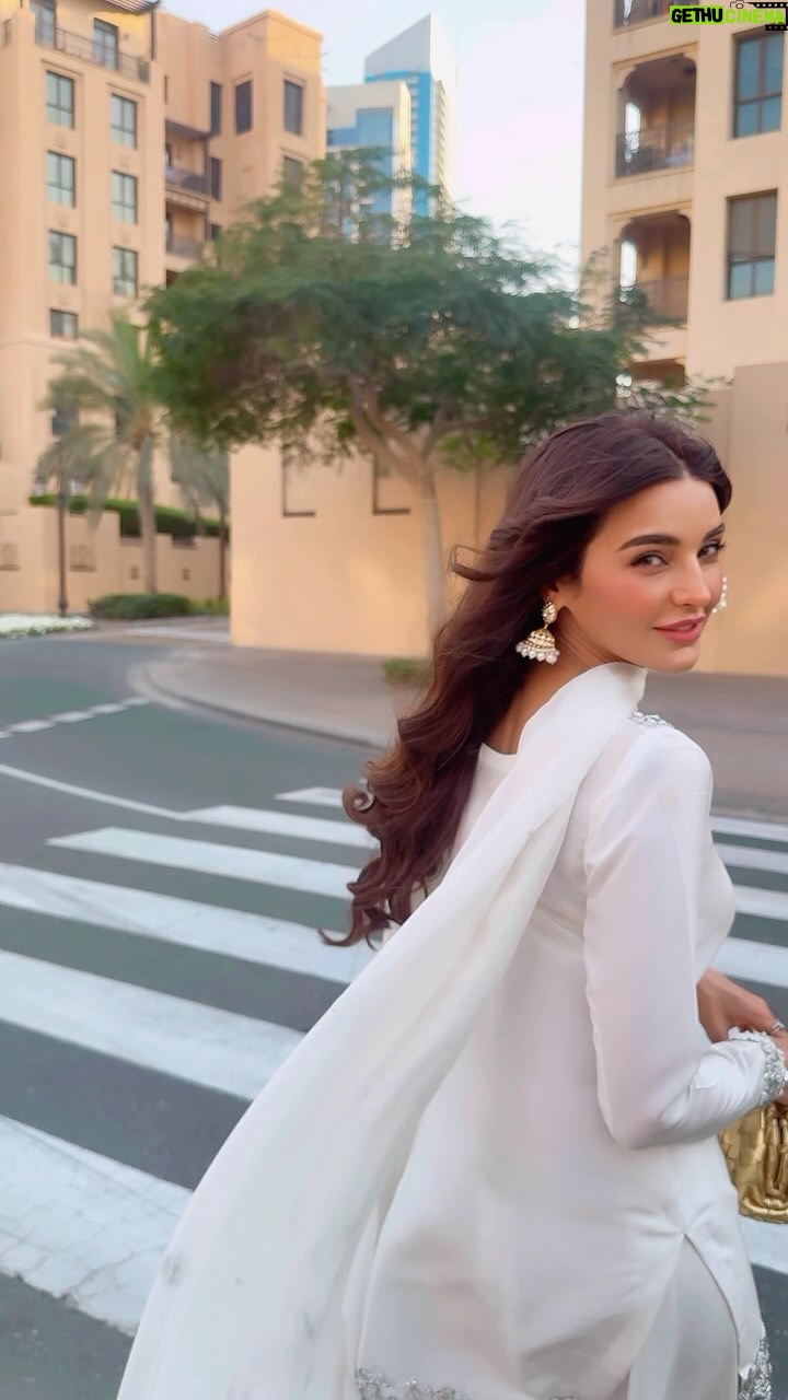 Sadia Khan - 42.8K Likes - 🎶✨The lyrics hit home, and the melody takes me back. Can you guess which song is this? 🎤🤍
#ThrowbackVibes #GuessTheSong” 🎶✨ Eid vibes 🫶🏻
Shot by @anoop.devaraj 🎥