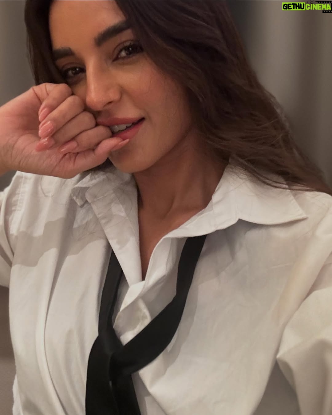 Sadia Khan - 30.1K Likes - Have a great weekend everyone 🤍✨