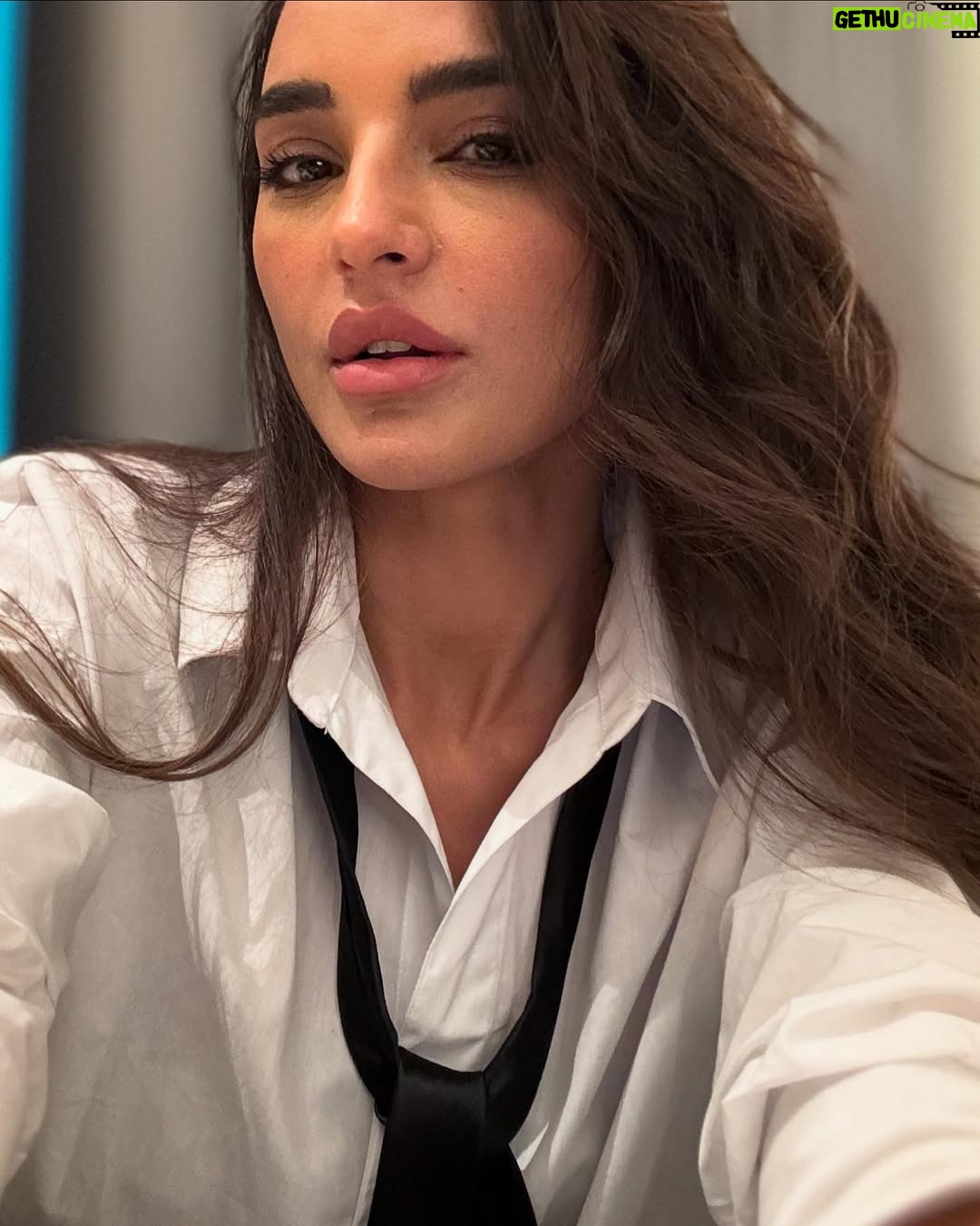 Sadia Khan - 30.1K Likes - Have a great weekend everyone 🤍✨