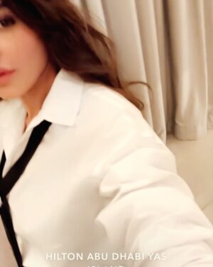 Sadia Khan Instagram - Have a great weekend everyone 🤍✨