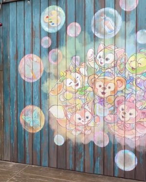 Saeko Kamimura Instagram - .
.
ひるおび午前の中継は東京ディズニーシーで始まった
『東京ディズニーシー・フード＆ワインフェスティバル』の様子をお伝えしました。“食で世界を巡る”をテーマにしていて、イベントのTシャツは旅行鞄をもって旅するミッキーが描かれています🧳🍷🍴

シーの素敵な景色を見ながら美味しいフードとお酒が楽しめる最高のイベント。気になるメニューがまだまだたくさんあるのと、新発売のホタテガーリックバターポップコーンがとても美味しかったので開催期間中に遊びに来たいと思います🍿

また、シーではダッフィ20周年記念イベントも始まりました！ロケの様子が明日のひるおびで放送される予定なのでそちらもぜひチェックしてください🫧

#ひるおび　@hiruobi_tbs 
#東京ディズニーシーフードアンドワインフェスティバル　
#ホタテガーリックバターポップコーン　#tokyodisneysea 
#tokyodisneyseafoodandwinefestival