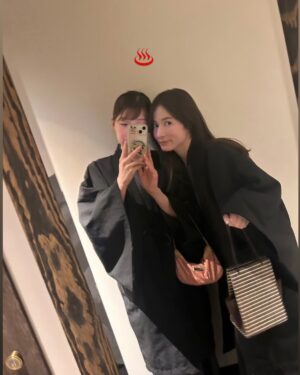 Saeko Kamimura Instagram - .
.
宇内アナが先日TBSテレビを退職しました。
唯一の同期であり親友でもある梨沙が近くにいることは
私にとって大きな心の支えだったので、
とても寂しいのが正直なところです😔

お酒を全く飲めない梨沙ですが
私がとても落ち込んでいる時、『私も一杯飲む！』と
私のヤケ酒に付き合ってくれ、励ましてくれたことがありました。あの時は嬉しかったなぁ。

彼女の言動は優しいだけでなく、いつも正しく、筋が通っていて、とてもかっこいいんです。そんな梨沙が選んだ新しい道を、これからも親友として変わらず応援していきます！

TBSアナウンサーとしての10年お疲れ様♡
同期になってくれてありがとう♡

伝えたいことは、泣きながら書いた手紙を渡したので
このあたりで😌

@risaunai