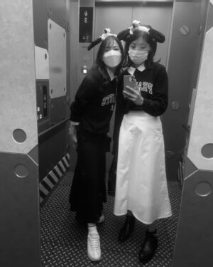 Saeko Kamimura Instagram - .
.
宇内アナが先日TBSテレビを退職しました。
唯一の同期であり親友でもある梨沙が近くにいることは
私にとって大きな心の支えだったので、
とても寂しいのが正直なところです😔

お酒を全く飲めない梨沙ですが
私がとても落ち込んでいる時、『私も一杯飲む！』と
私のヤケ酒に付き合ってくれ、励ましてくれたことがありました。あの時は嬉しかったなぁ。

彼女の言動は優しいだけでなく、いつも正しく、筋が通っていて、とてもかっこいいんです。そんな梨沙が選んだ新しい道を、これからも親友として変わらず応援していきます！

TBSアナウンサーとしての10年お疲れ様♡
同期になってくれてありがとう♡

伝えたいことは、泣きながら書いた手紙を渡したので
このあたりで😌

@risaunai