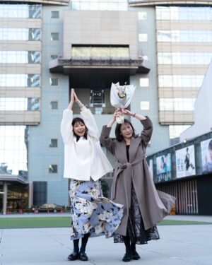 Saeko Kamimura Instagram - .
.
宇内アナが先日TBSテレビを退職しました。
唯一の同期であり親友でもある梨沙が近くにいることは
私にとって大きな心の支えだったので、
とても寂しいのが正直なところです😔

お酒を全く飲めない梨沙ですが
私がとても落ち込んでいる時、『私も一杯飲む！』と
私のヤケ酒に付き合ってくれ、励ましてくれたことがありました。あの時は嬉しかったなぁ。

彼女の言動は優しいだけでなく、いつも正しく、筋が通っていて、とてもかっこいいんです。そんな梨沙が選んだ新しい道を、これからも親友として変わらず応援していきます！

TBSアナウンサーとしての10年お疲れ様♡
同期になってくれてありがとう♡

伝えたいことは、泣きながら書いた手紙を渡したので
このあたりで😌

@risaunai