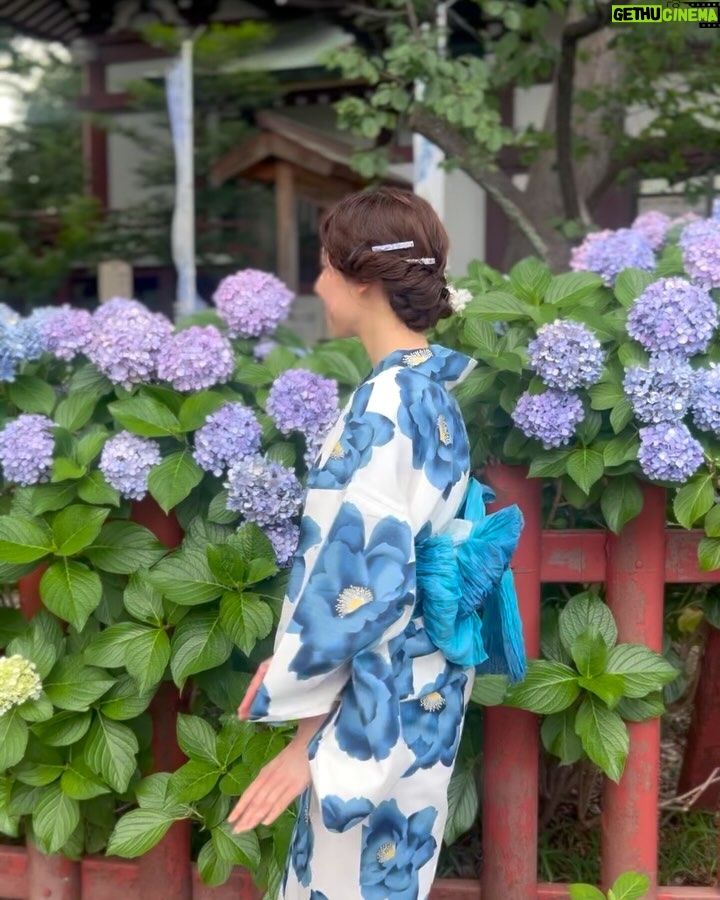Saeko Kamimura - 8.9K Likes - .
.
昨日の放送で、Nスタを卒業しました。
様々なニュースをお伝えしたりプレゼンをしたりするなかで、『すたすた中継』のコーナーが始まり、話題のスポットから生中継も担当。最後の出演日は、ホランさんのゆかりの地 渋谷区の桜ヶ丘のさくらの様子をお届けしました。
2021年6月から約4年Nスタを担当し、桜に関するトピックや中継も何度も取り上げたことを思い出し、長く番組に関わらせてもらえたことを幸せに思いながら、しみじみと感謝の気持ちに浸りました🌸🌸
スタジオで出演者のみなさんと写真が撮れなかったので、送別会のデータをもらってからまた後日更新したいと思います!
ひとまず、Nスタで中継にいった写真を掘り起こしてみました。今までご覧いただき本当にありがとうございました😊
#Nスタ