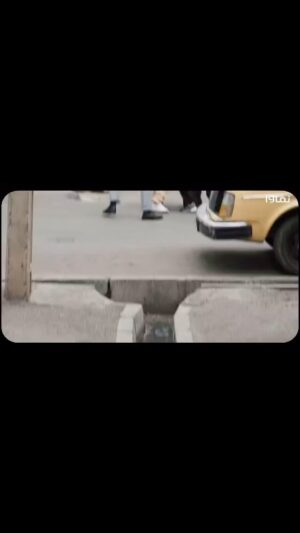 Samaneh Pakdel Instagram - بزار یادگار خواهرم بره
داره پاسوز اشتباهات ما می‌شه

پخش قسمت سوم سریال کمدی «اکازیون» فردا چهارشنبه، ساعت ۸ صبح به طور اختصاصی از نماوا💙

با هنرمندی هادی کاظمی، ایمان صفا، غلامرضا نیکخواه، سمانه پاکدل، نعیمه نظامدوست و ....

کارگردان: سید مسعود اطیابی
نویسنده: حمزه صالحی 
تهیه‌کننده: حسین میرطاووسی

@namava_ir

#نماوا #سریال_اکازیون #کمدی #هادی_کاظمی #سمانه_پاکدل #رضا_نیکخواه #نعیمه_نظامدوست