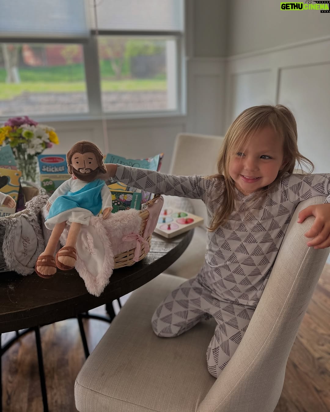 Samantha Droke - 740 Likes - He is Risen! Indeed. 🙌🏻💛