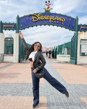 Sandra Okunzuwa Instagram - My Disney experience got me feeling like a kid again . I ❤️ it

Photo credit: @preciousbawalkson