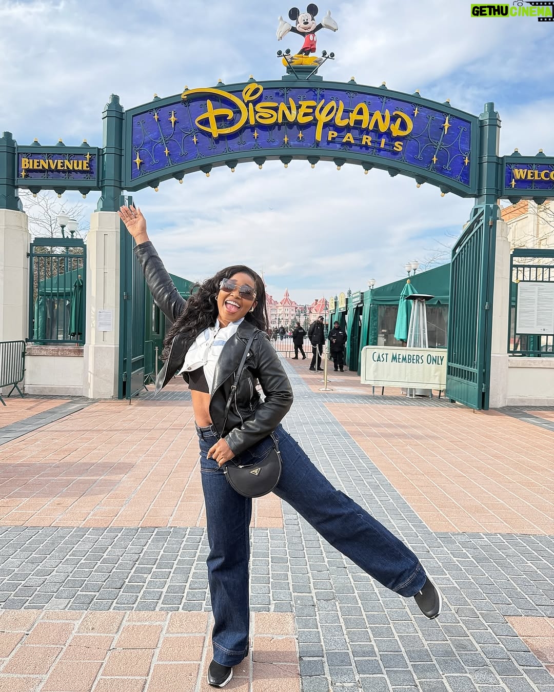 Sandra Okunzuwa - 67K Likes - My Disney experience got me feeling like a kid again . I ❤️ it
Photo credit: @preciousbawalkson