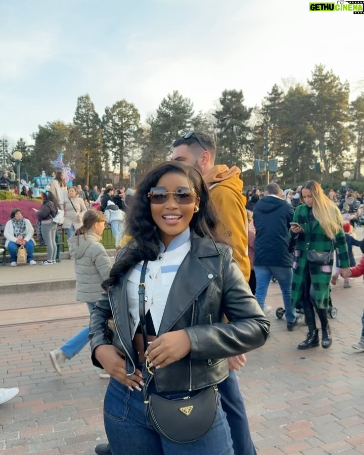 Sandra Okunzuwa - 67K Likes - My Disney experience got me feeling like a kid again . I ❤️ it
Photo credit: @preciousbawalkson