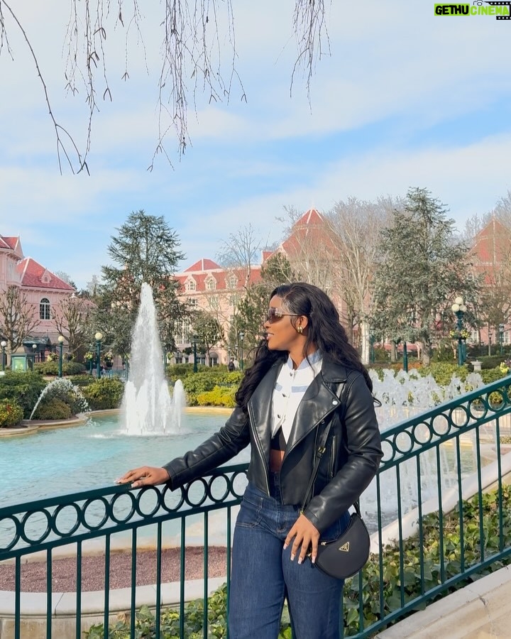 Sandra Okunzuwa - 67K Likes - My Disney experience got me feeling like a kid again . I ❤️ it
Photo credit: @preciousbawalkson