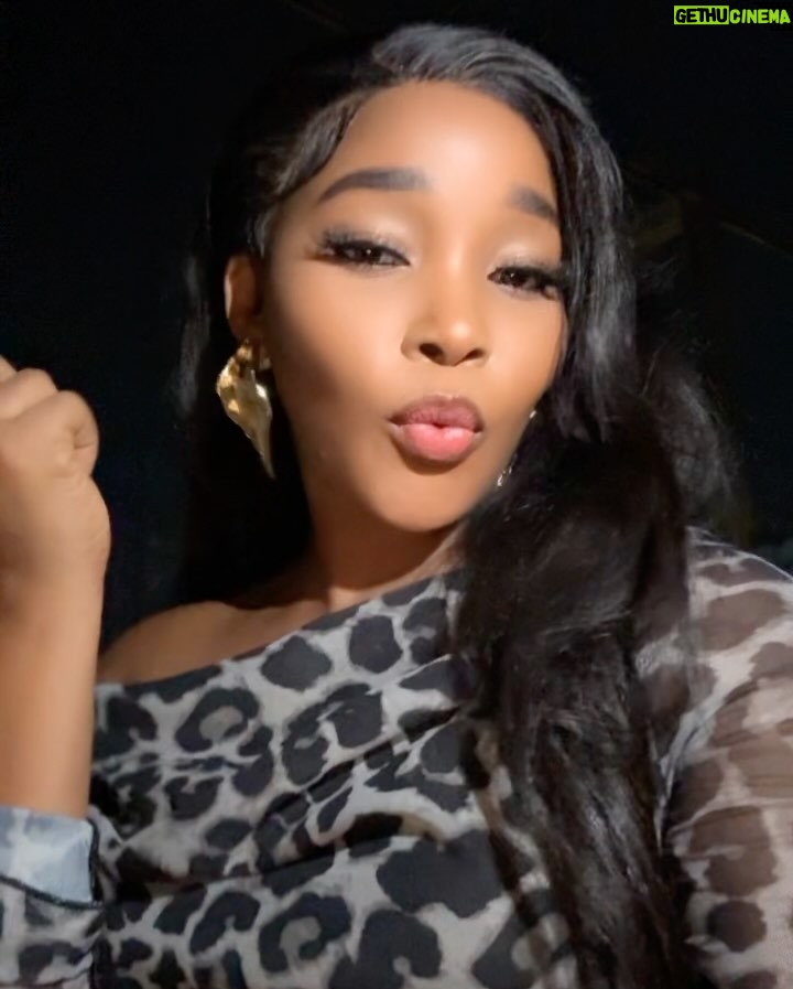 Sandra Okunzuwa - 48.9K Likes - Hello, February! ✨
January was filled with good energy, and I’m so grateful for it. Now, February my birth month I know you’ll be even more special and graceful! I step into you with faith, love, and gratitude.
Happy new month, my loves! Let’s make it beautiful! ❤️✨
#ChildOfGrace