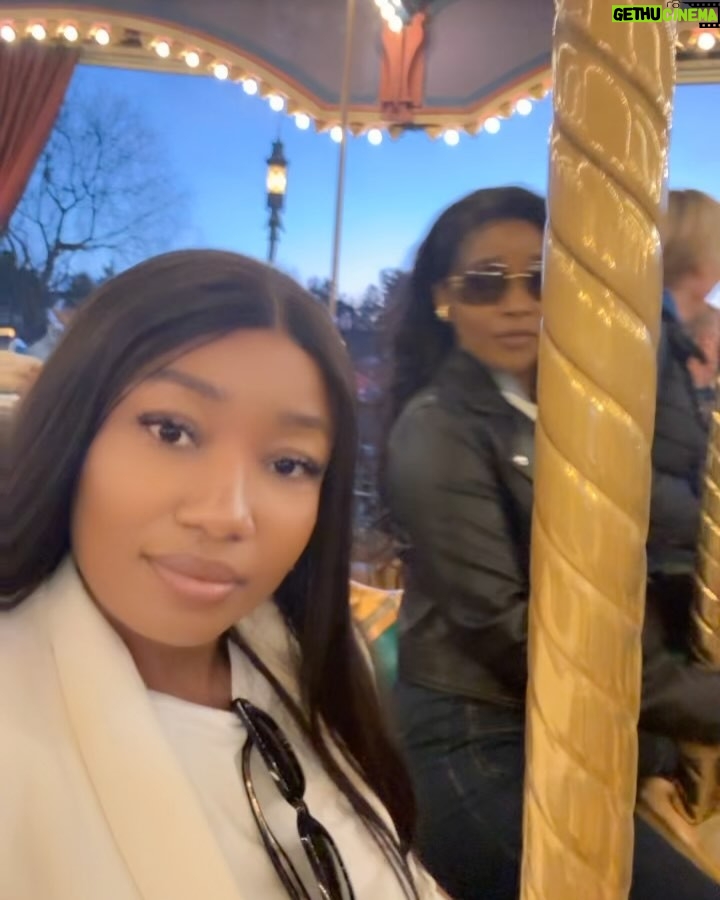 Sandra Okunzuwa - 67K Likes - My Disney experience got me feeling like a kid again . I ❤️ it
Photo credit: @preciousbawalkson