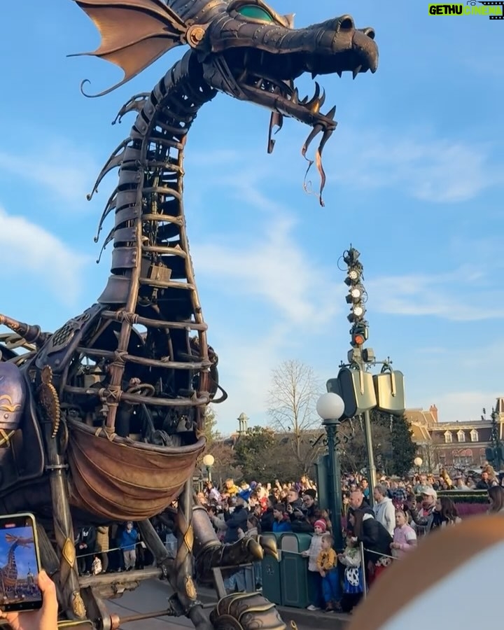 Sandra Okunzuwa - 67K Likes - My Disney experience got me feeling like a kid again . I ❤️ it
Photo credit: @preciousbawalkson