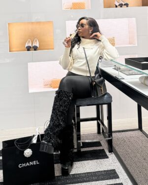 Sandra Okunzuwa Instagram - ✌️ ❤️ & 💡