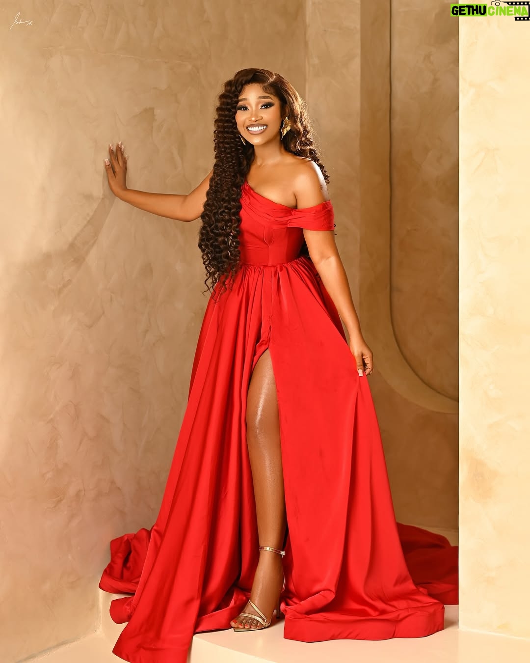 Sandra Okunzuwa - 55.3K Likes - I’m just a girl, highly favored by God, with His grace surrounding me like a protective shield. Today, as I celebrate my birthday, I feel deeply blessed and grateful for every moment of His love. Please say a prayer for me as I step into another year of joy, growth, and endless blessings.
STYLED BY THE ELEMENT @styl.addiction
Dress : @house_of_voche
📸📸 @shotbysukre
Location @24hrscontenthub_
#birthdaygirl #happybirthdaytome #febraury25th
