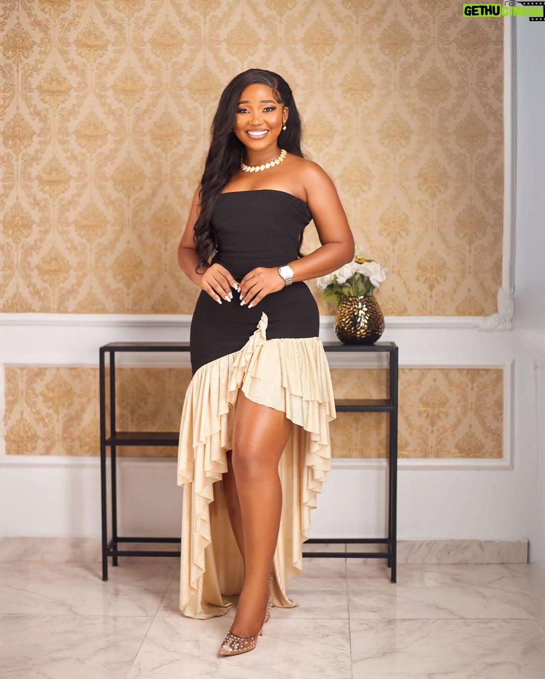 Sandra Okunzuwa - 66.1K Likes - Dear 2024, Thank You for the Lessons and Blessings
As the year comes to a close, I’m deeply grateful for everyone who believed in me, stood by me, and made this journey so memorable. You’ve truly been the highlight of my 2024!
I’m stepping into 2025 with hope and excitement, trusting it will bring us even more love, laughter, and success. Let’s make it incredible together!
Cheers to 2025. see you there!
Dress @tmo_international