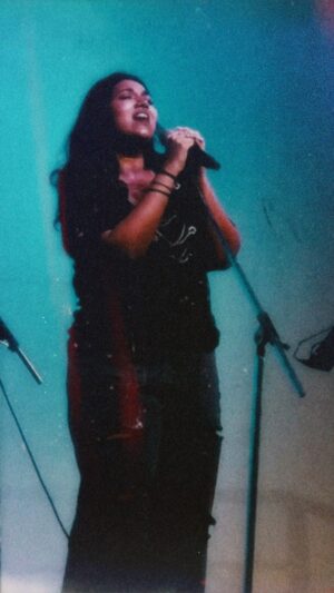 Sanvi Sudeep Instagram - Easily became one of my favourite songs to perform ♥️
#TeriDeewani