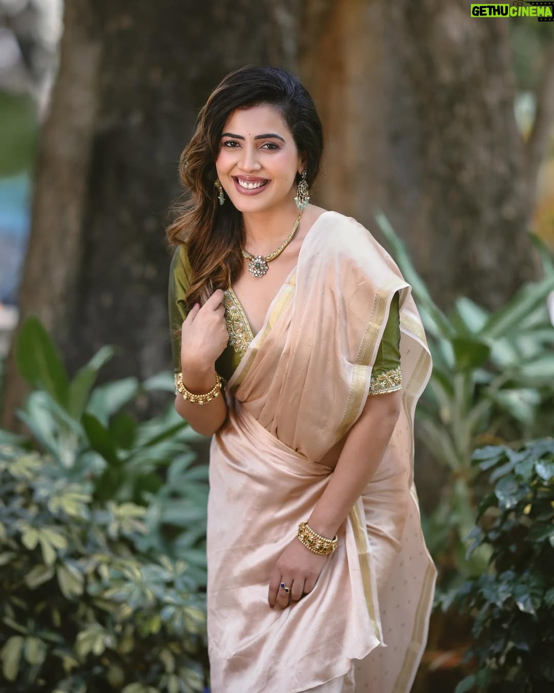 Sara Annaiah - 17.6K Likes - When in doubt, drape it out. 💫😘
@kushisampathkumar_couture
@venu_portraits
@makeupbyanushkaasingh
@anithebutterfingers