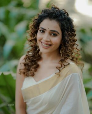 Sara Annaiah Instagram - Feeling all the feels 🤍☺️

@umesh__photography___ 
@makeover_by_ranju_gowda 
@panchamigowda_artistry568 
@shrisilverbay 
@viha.alankar