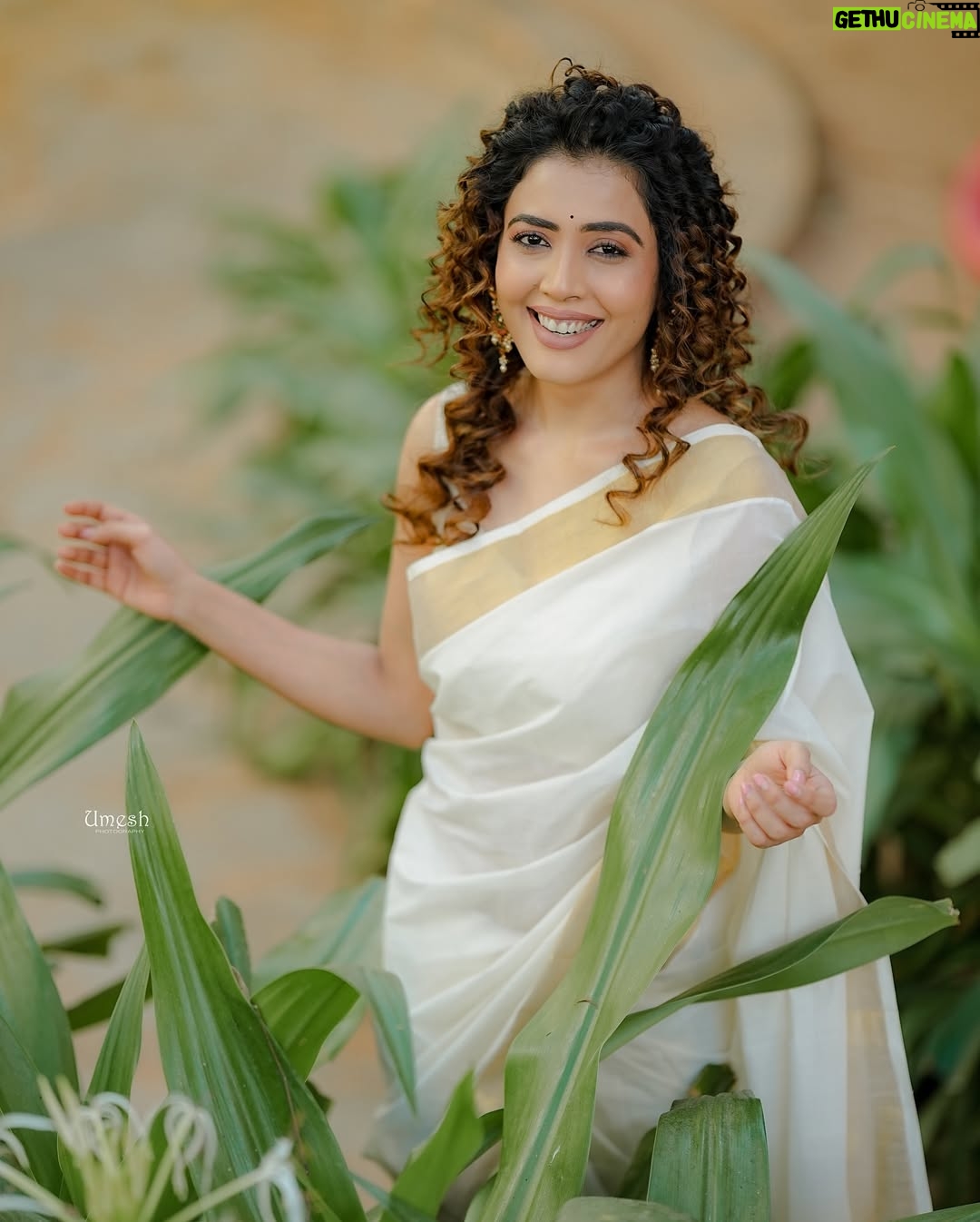 Sara Annaiah - 11.4K Likes - Feeling all the feels 🤍☺️
@umesh__photography___
@makeover_by_ranju_gowda
@panchamigowda_artistry568
@shrisilverbay
@viha.alankar