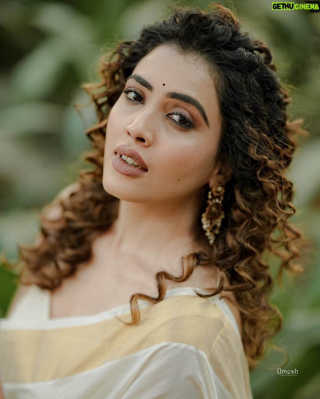 Sara Annaiah - 11.4K Likes - Feeling all the feels 🤍☺️
@umesh__photography___
@makeover_by_ranju_gowda
@panchamigowda_artistry568
@shrisilverbay
@viha.alankar