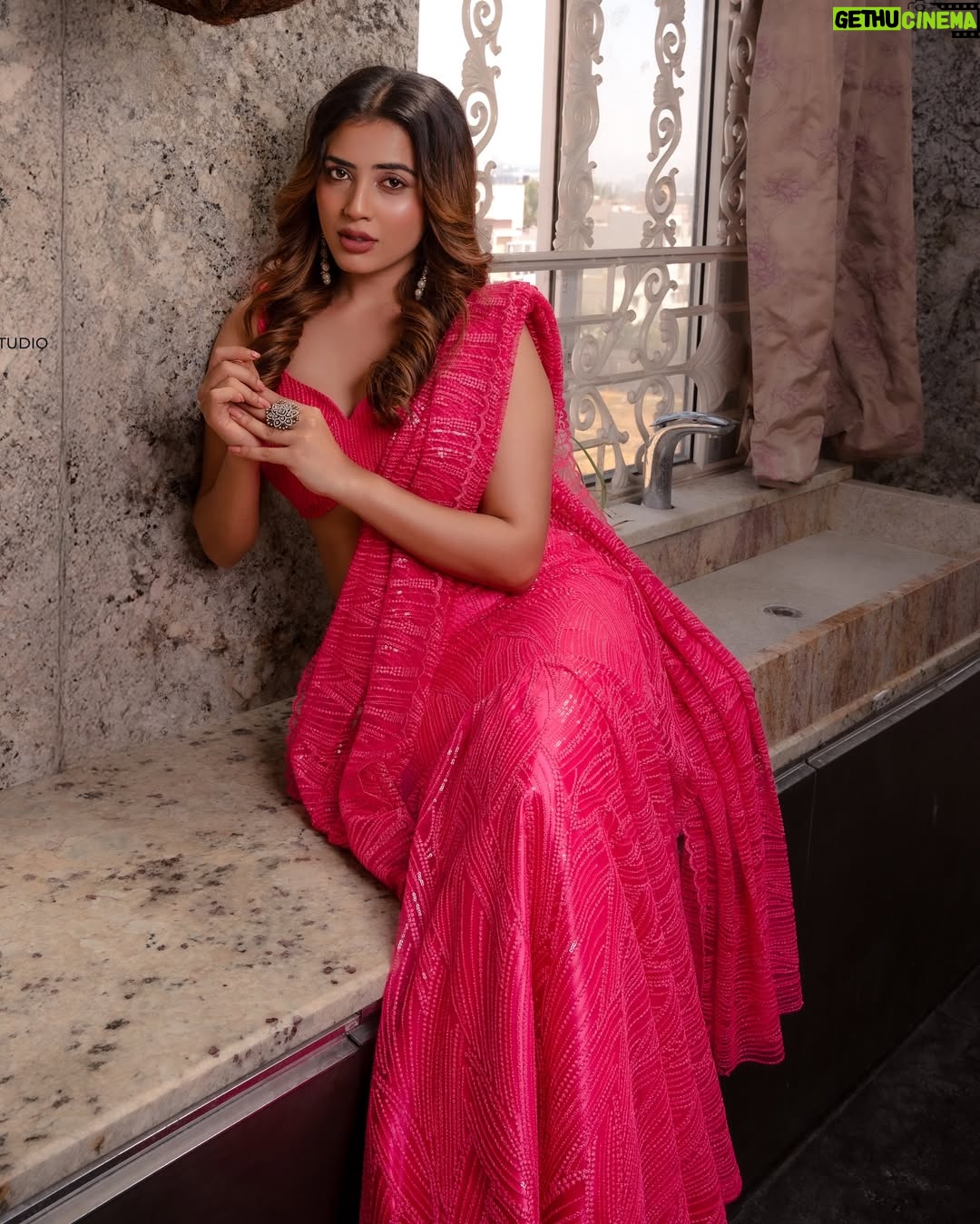 Sara Annaiah - 9.6K Likes - The only gift you need🌹💃
@kushisampathkumar_couture
@theportraitstudio_tps
@makeupbyanushkaasingh
@styleyourhairbyshilpa
@kamalvillastudios