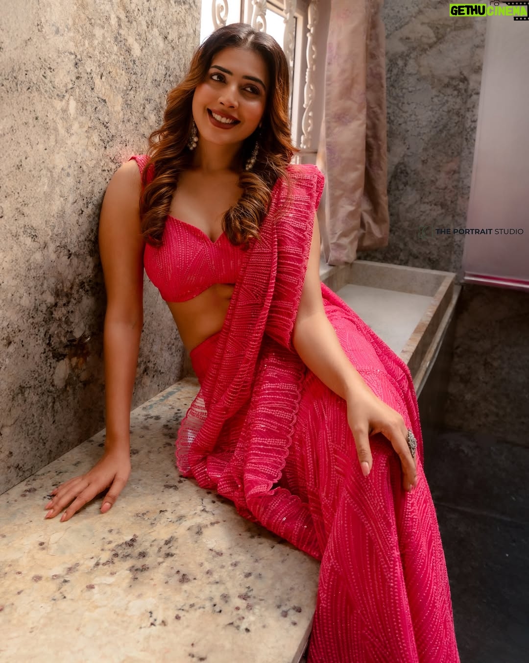 Sara Annaiah - 9.6K Likes - The only gift you need🌹💃
@kushisampathkumar_couture
@theportraitstudio_tps
@makeupbyanushkaasingh
@styleyourhairbyshilpa
@kamalvillastudios