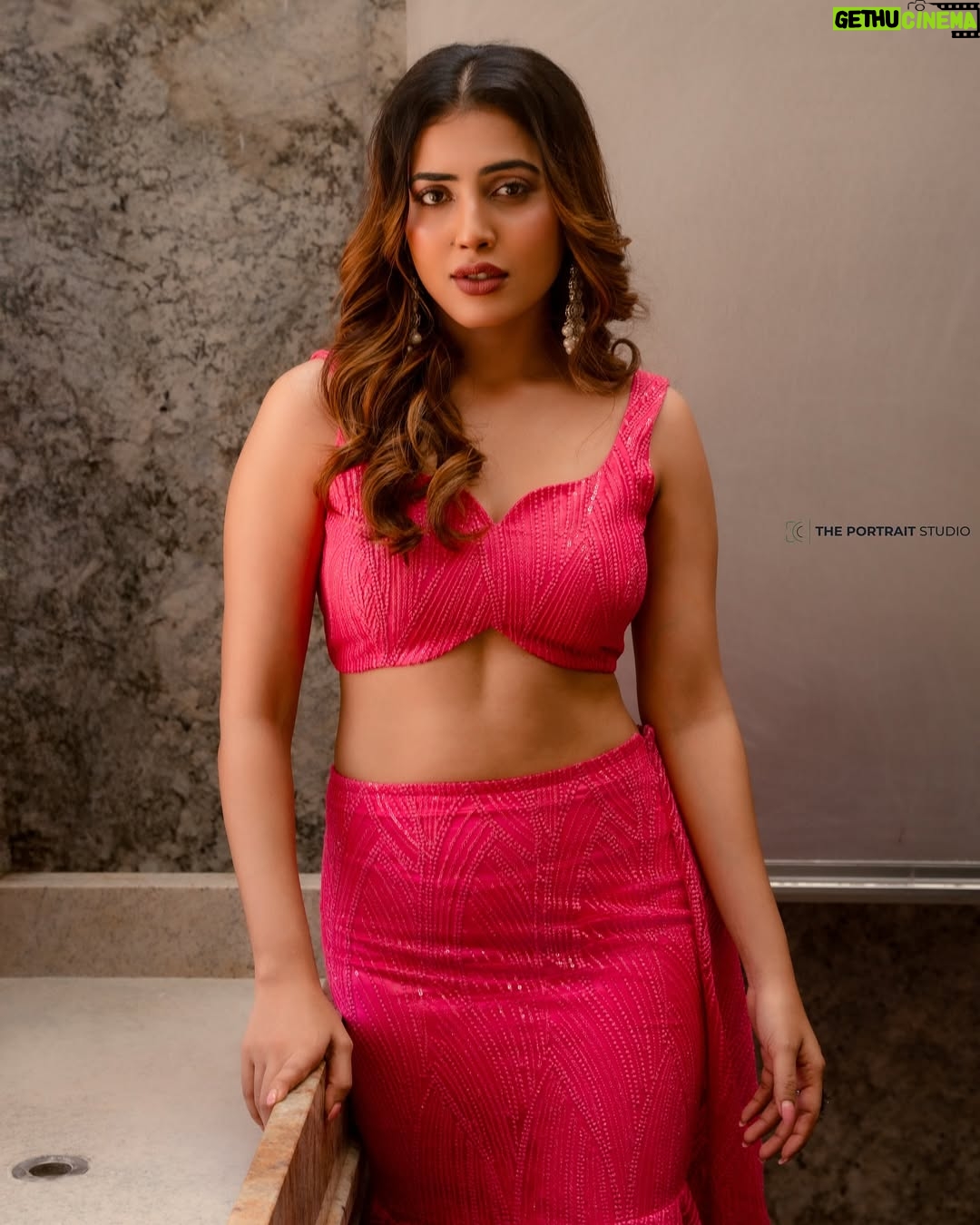 Sara Annaiah - 9.6K Likes - The only gift you need🌹💃
@kushisampathkumar_couture
@theportraitstudio_tps
@makeupbyanushkaasingh
@styleyourhairbyshilpa
@kamalvillastudios