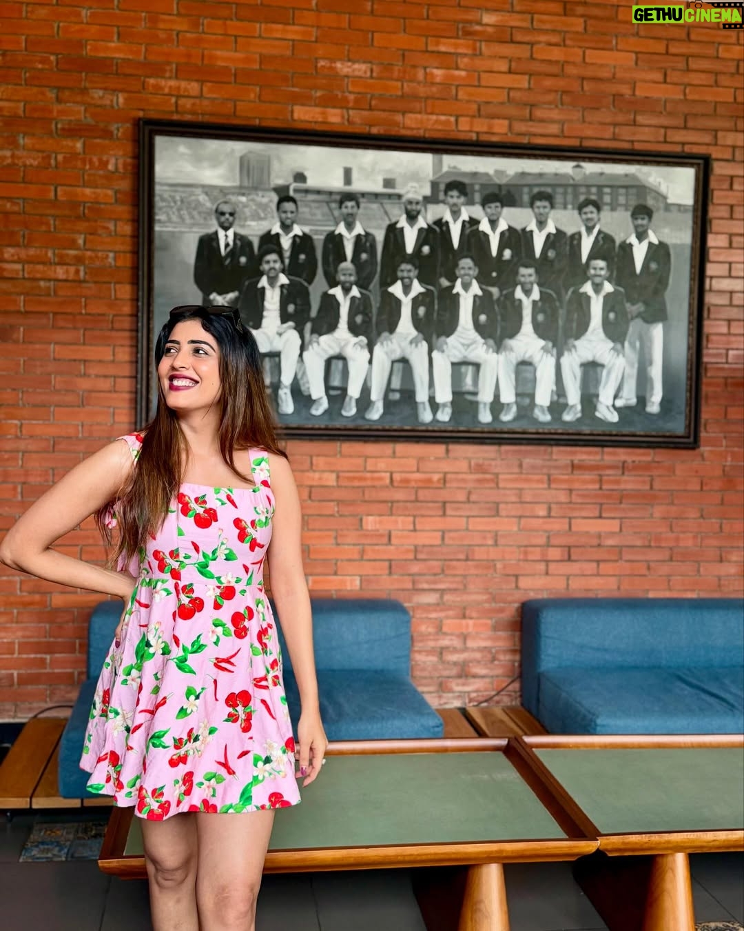 Sara Annaiah - 8.2K Likes - Floral feels and leafy dreams! 🌳🍒🌸