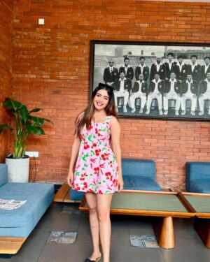 Sara Annaiah Instagram - Floral feels and leafy dreams! 🌳🍒🌸