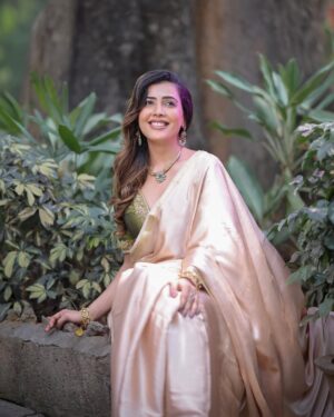 Sara Annaiah Instagram - When in doubt, drape it out. 💫😘

@kushisampathkumar_couture 
@venu_portraits 
@makeupbyanushkaasingh 
@anithebutterfingers