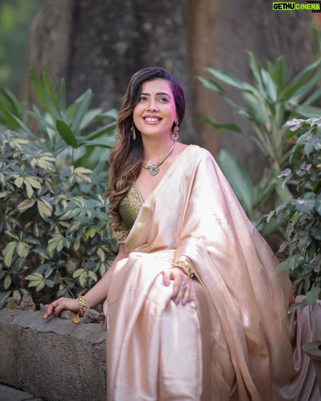 Sara Annaiah - 17.6K Likes - When in doubt, drape it out. 💫😘
@kushisampathkumar_couture
@venu_portraits
@makeupbyanushkaasingh
@anithebutterfingers