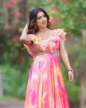 Sara Annaiah Instagram - 🌸🌸

@kushisampathkumar_couture 
@makeupbyanushkaasingh 
@venu_portraits 
@anithebutterfingers