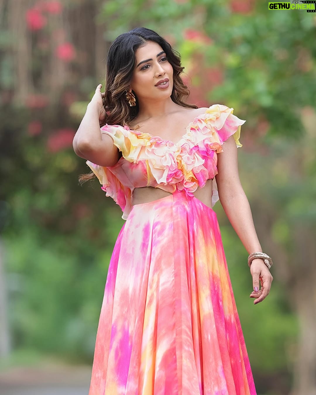 Sara Annaiah - 5.8K Likes - 🌸🌸
@kushisampathkumar_couture
@makeupbyanushkaasingh
@venu_portraits
@anithebutterfingers