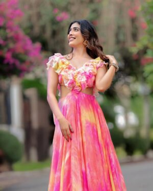 Sara Annaiah Instagram - 🌸🌸

@kushisampathkumar_couture 
@makeupbyanushkaasingh 
@venu_portraits 
@anithebutterfingers