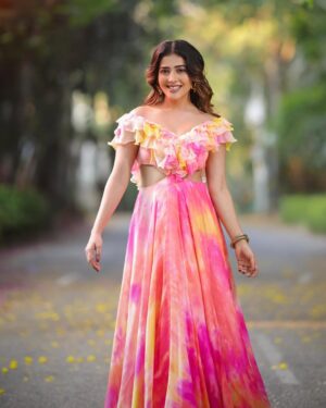 Sara Annaiah Instagram - 🌸🌸

@kushisampathkumar_couture 
@makeupbyanushkaasingh 
@venu_portraits 
@anithebutterfingers